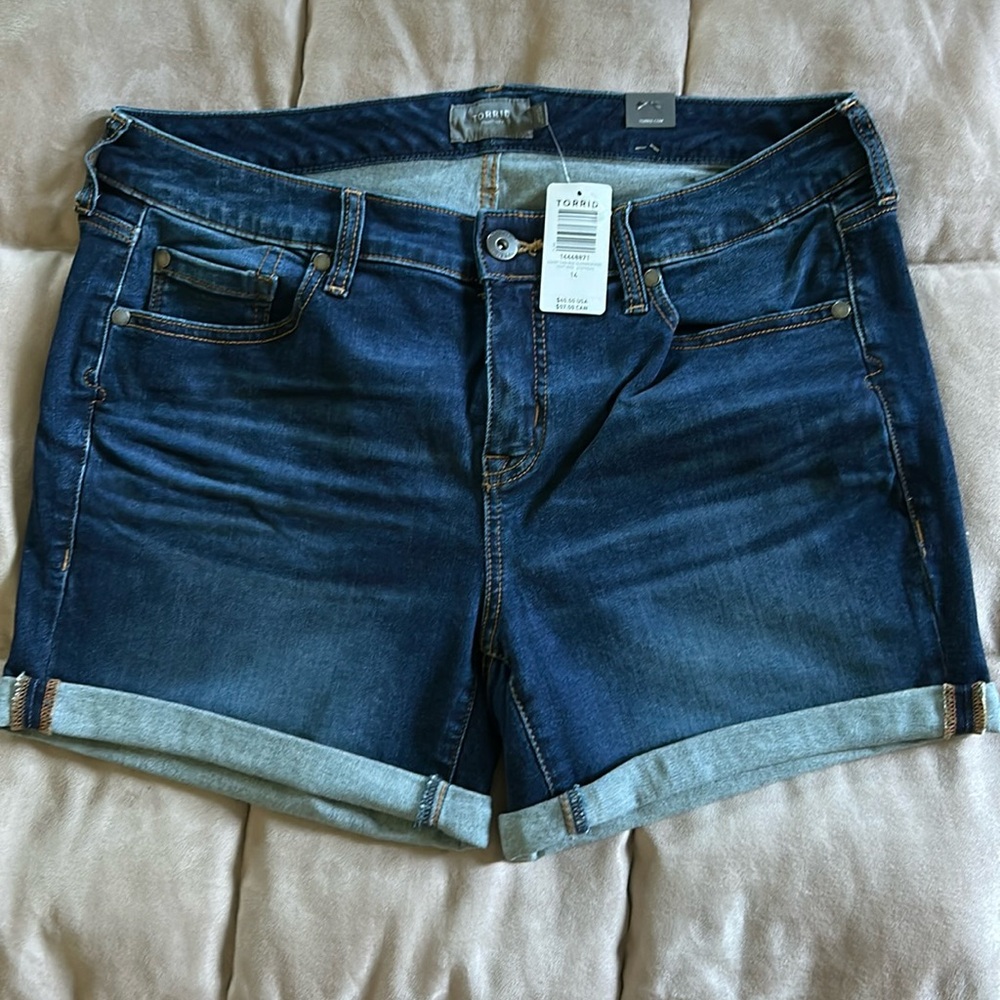 Torrid Blue Soft Stretch Denim Cuffed Shorts Sz 14 NWT